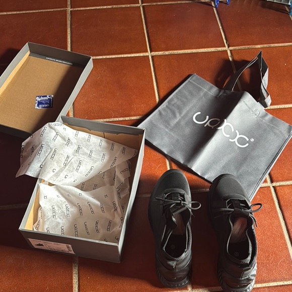 Sneakers black leather New* - Picture 9 of 9